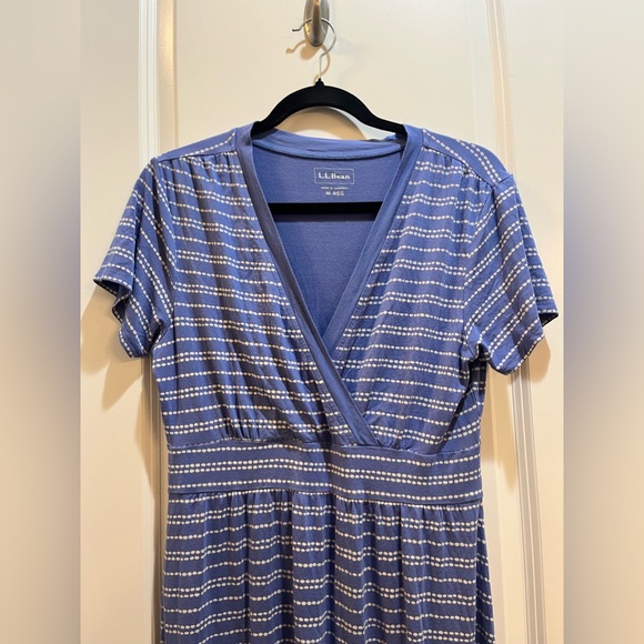 L.L Bean Faux Wrap Dress Short Sleeve V-Neck Blue Striped Medium Length 42” - Picture 3 of 6